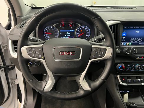Used 2024 GMC Terrain SLT image 32