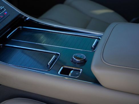 Used 2020 Lincoln Aviator Reserve w/ Equipment Group 202A image 13