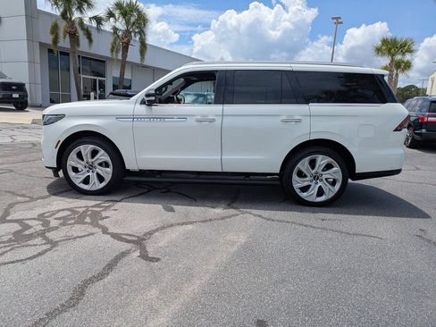Used 2025 Lincoln Navigator Reserve AWD/4WD image 8