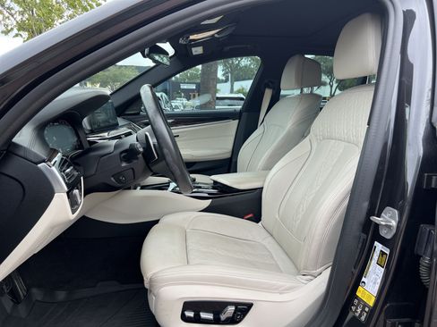 Used 2020 BMW M550i xDrive w/ Executive Package AWD/4WD image 16