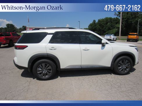 Used 2022 Nissan Pathfinder SV FWD image 16