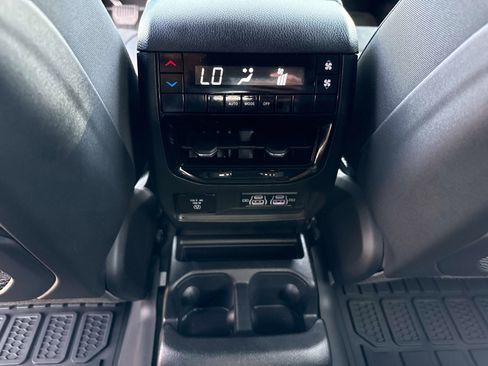 Used 2025 Jeep Grand Cherokee L Altitude image 17