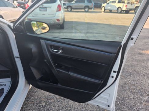 Used 2017 Toyota Corolla SE w/ Carpet Mat Package (TMS) FWD image 12