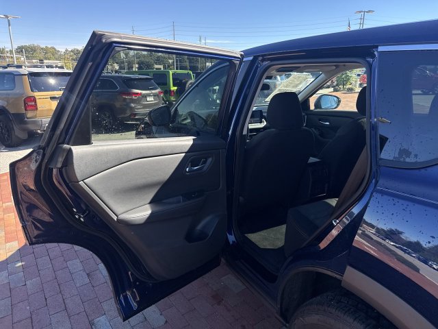 Used 2026 Nissan Rogue SV FWD image 28