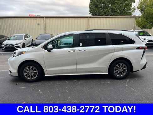 Used 2026 Toyota Sienna XLE FWD image 37