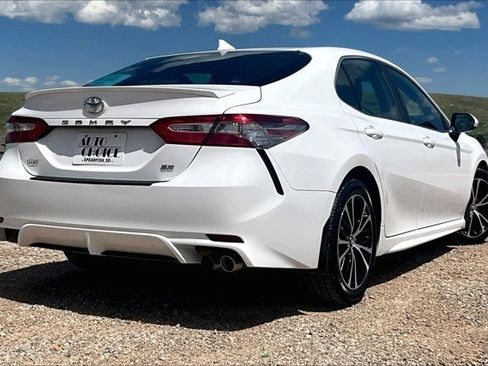 Used 2019 Toyota Camry SE FWD image 5