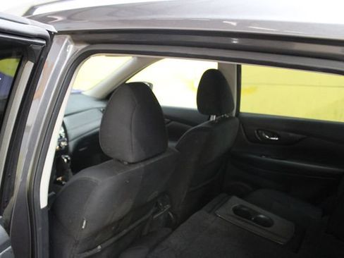 Used 2019 Nissan Rogue SV FWD image 10