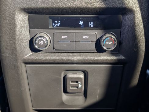 Used 2023 Chevrolet Traverse LT image 42