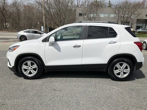 Used 2020 Chevrolet Trax LT w/ LT Convenience Package image 8