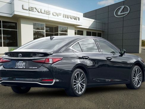 Used 2025 Lexus ES 300h w/ Premium Package FWD image 9