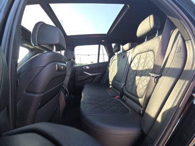 Used 2024 BMW X5 sDrive40i w/ Premium Package RWD image 11