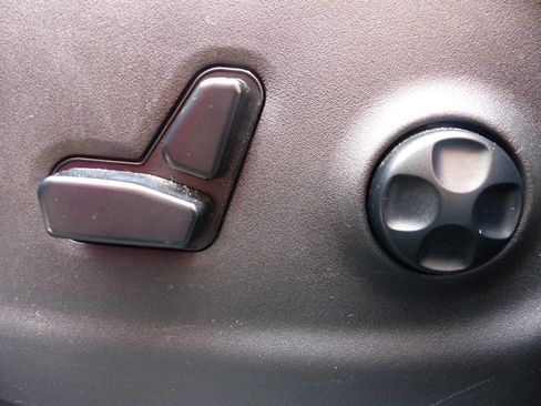 Used 2020 Jeep Cherokee Limited image 21