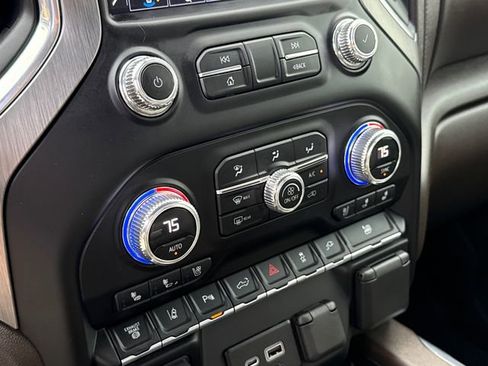 Used 2023 GMC Sierra 3500 Denali w/ Technology Package AWD/4WD image 24