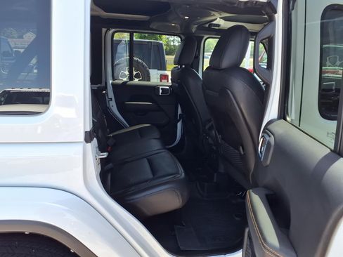 Used 2024 Jeep Wrangler Unlimited Sahara w/ Technology Group AWD/4WD image 8