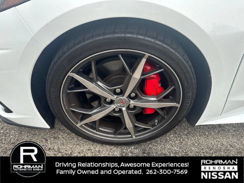 Used 2022 Chevrolet Corvette Stingray Coupe w/ Z51 Performance Package RWD image 11