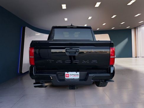 Used 2024 Toyota Tacoma TRD Sport AWD/4WD image 4