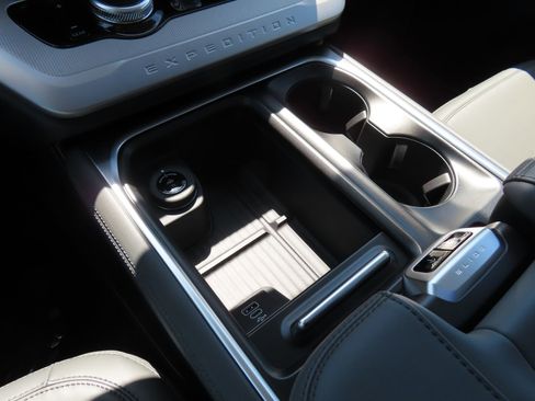 New 2026 Ford Expedition Active AWD/4WD image 16