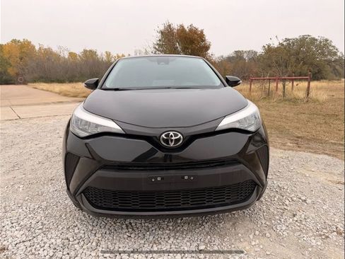 Used 2021 Toyota C-HR LE image 1