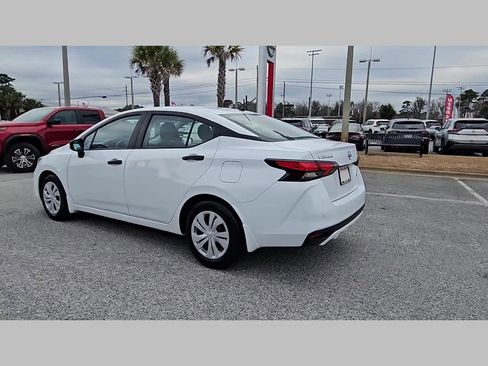 Used 2025 Nissan Versa S w/ Trunk Package image 29