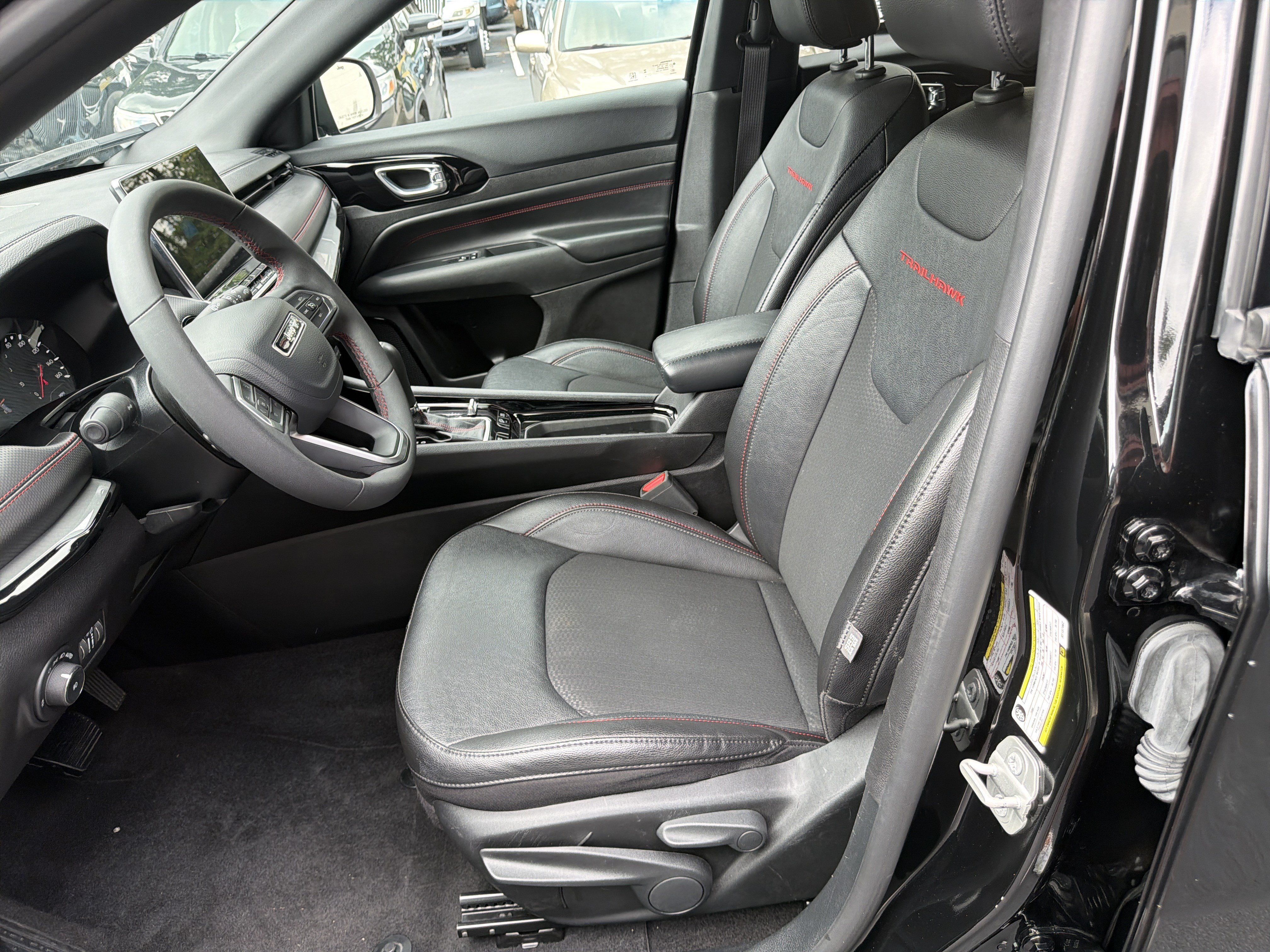 Used 2024 Jeep Compass Trailhawk AWD/4WD image 9