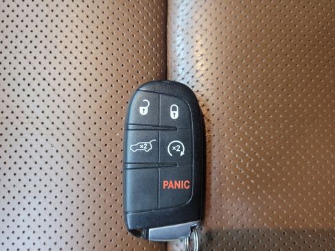 Used 2016 Jeep Grand Cherokee Summit w/ Platinum Series Group image 32