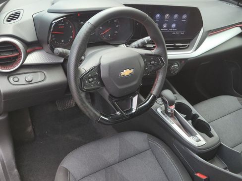 Used 2025 Chevrolet Trax RS w/ Driver Confidence Package FWD image 18
