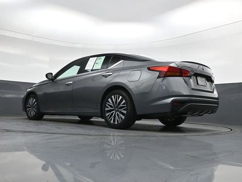 Used 2024 Nissan Altima 2.5 SV FWD image 35