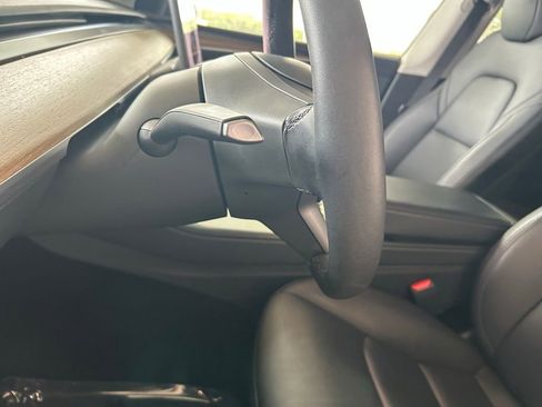 Used 2024 Tesla Model Y 2WD image 38
