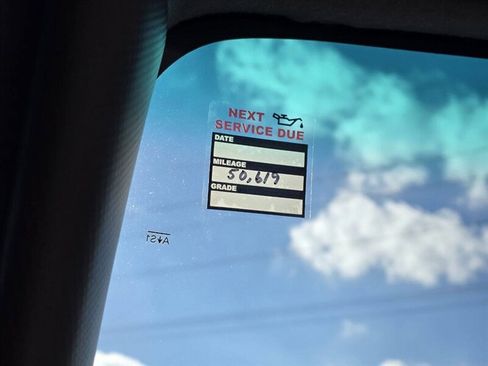 Used 2021 Isuzu NPR image 15