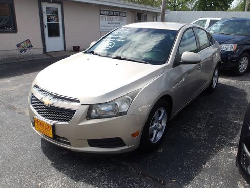 Used 2011 Chevrolet Cruze LT image 4