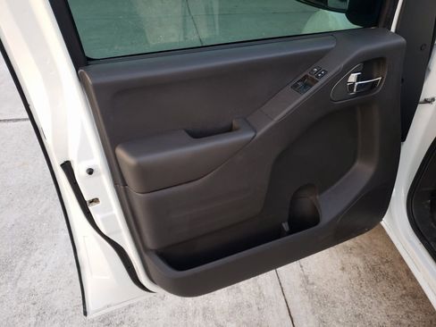 Used 2019 Nissan Frontier SV w/ Value Truck Package image 11