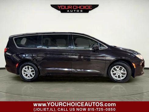 Used 2017 Chrysler Pacifica Touring FWD image 8