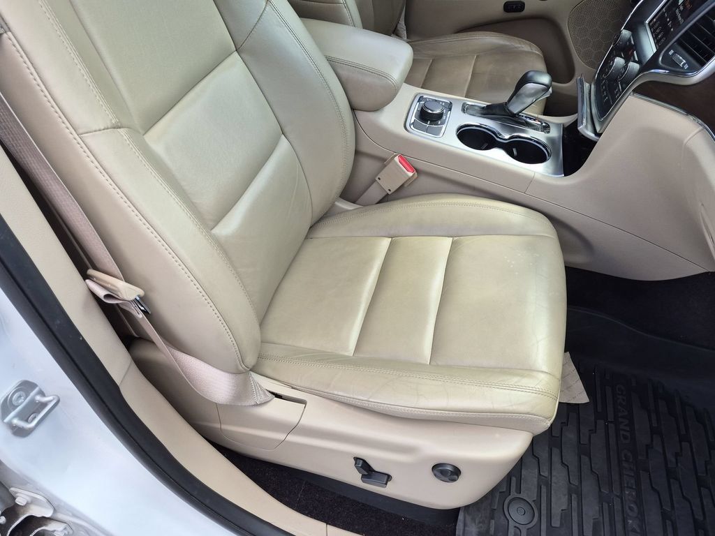 Used 2018 Jeep Grand Cherokee Limited AWD/4WD image 29