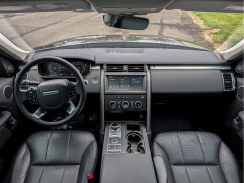 Used 2020 Land Rover Discovery Landmark AWD/4WD image 24