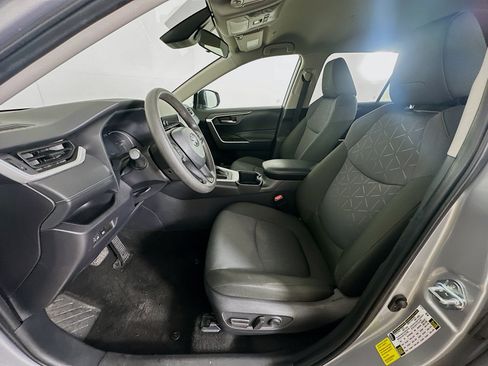 Used 2025 Toyota RAV4 XLE FWD image 13