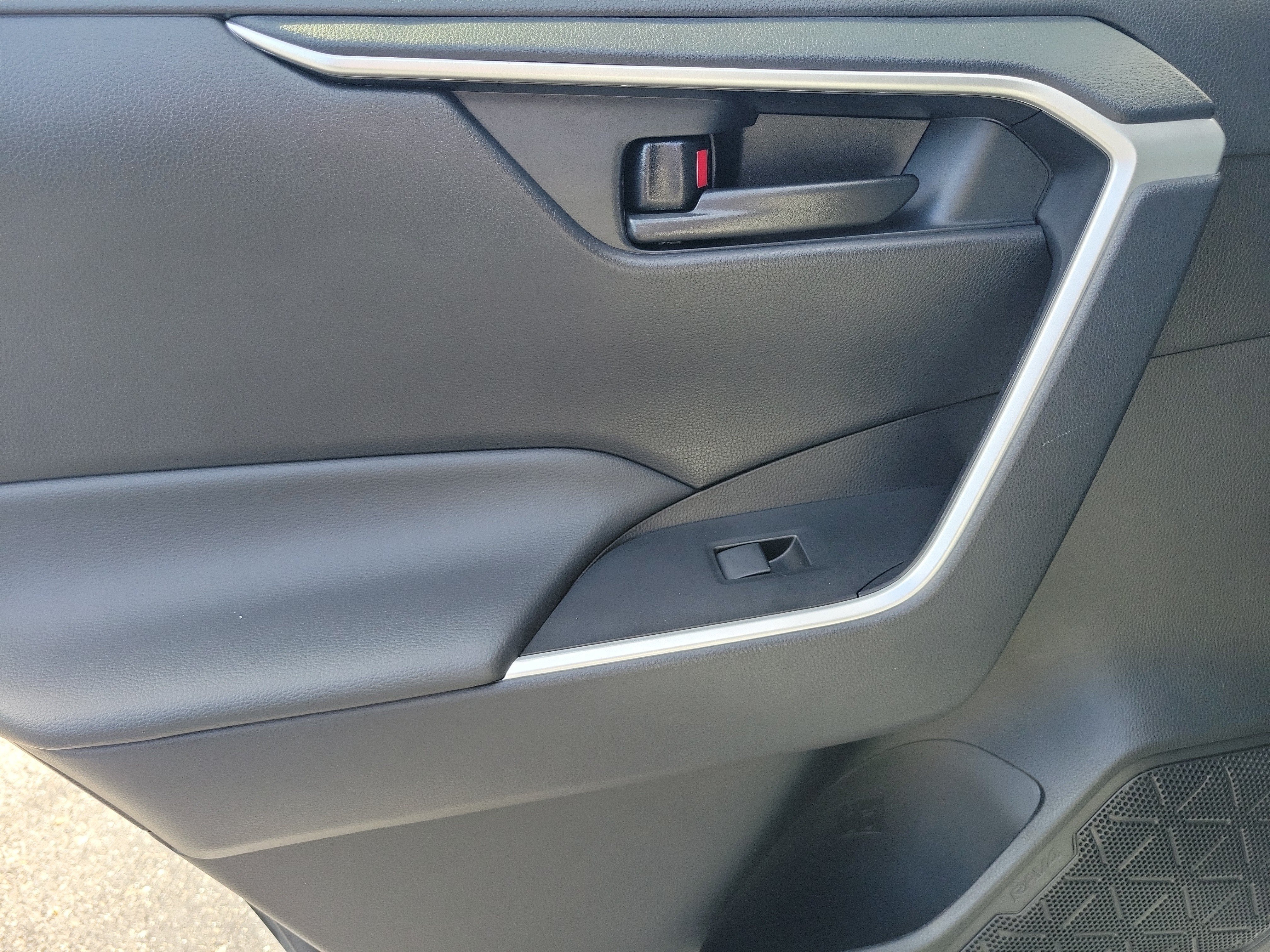 Used 2024 Toyota RAV4 LE FWD image 13