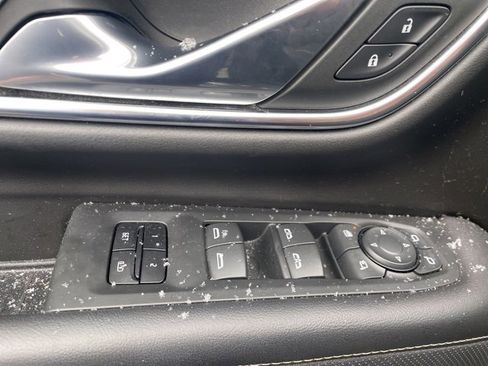 Used 2021 GMC Yukon SLT w/ SLT Premium Package image 12