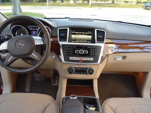 Used 2014 Mercedes-Benz ML 550 4MATIC image 54