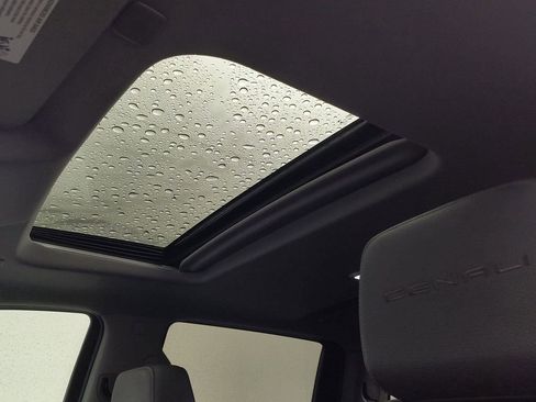 Used 2021 GMC Sierra 1500 Denali w/ Denali Ultimate Package image 12