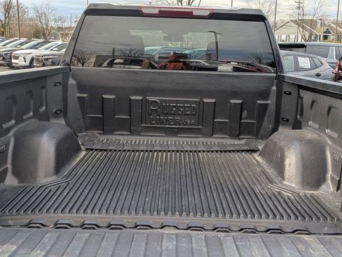 Used 2025 GMC Sierra 1500 SLT image 32