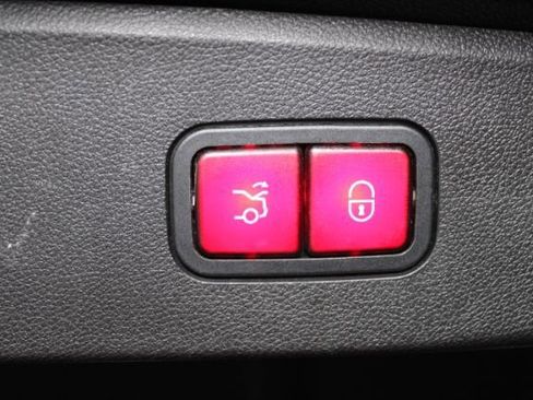 Used 2015 Mercedes-Benz E 350 4MATIC image 25