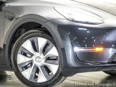 Used 2024 Tesla Model Y Long Range image 3