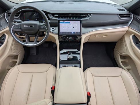 Used 2025 Jeep Grand Cherokee L Limited w/ Luxury Tech Group II RWD image 27