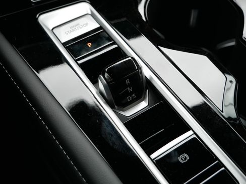 New 2025 Volkswagen Atlas Cross Sport SE image 8