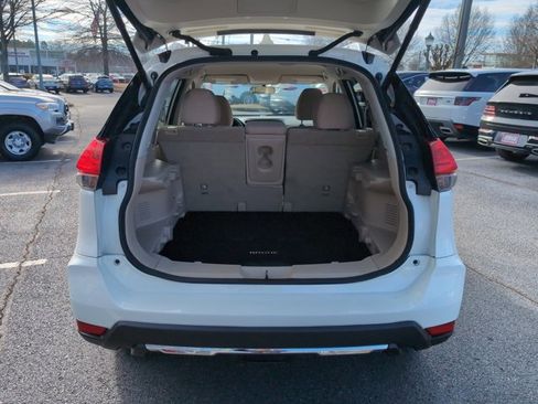 Used 2017 Nissan Rogue SV w/ SV Premium Package image 7