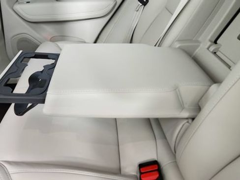 Certified 2025 Volvo XC60 B5 Ultra w/ Protection Package Premier AWD/4WD image 29