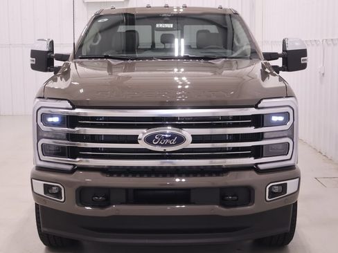 New 2026 Ford F250 Platinum w/ Platinum Plus Package AWD/4WD image 4