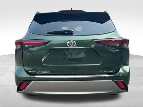 Certified 2025 Toyota Highlander Platinum AWD/4WD image 4