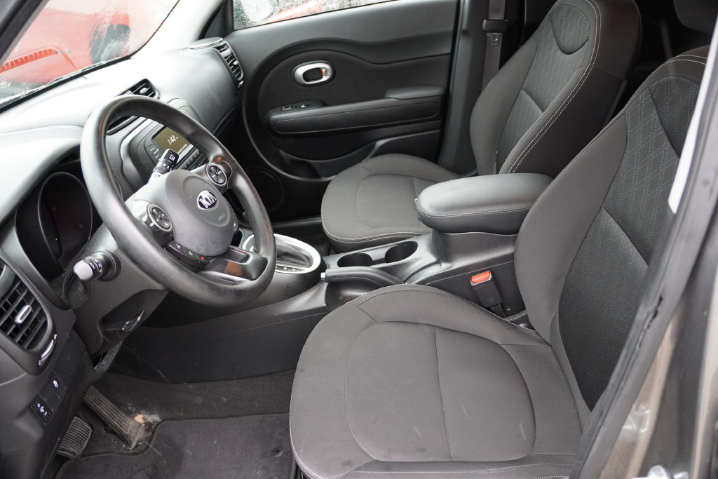 Used 2018 Kia Soul FWD image 4