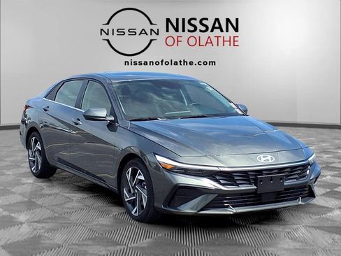 Used 2024 Hyundai Elantra SEL w/ Convenience Package FWD image 31